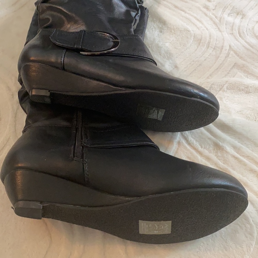 Boots - Picture 3 of 4